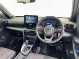 運転席まわりです。 各操作スイッチは使いやすい位置に配置されてます。