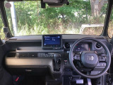 フロントガラスが大きく、ワイドな視界で運転もしやすくなるように、設計されています。