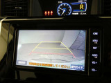 車庫入れや駐車で威力を発揮するのがバックモニター!ナビディスプレイに後ろの様子が映し出されるから安心です。