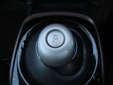 手首を軽く動かすだけでシフトできる、マウス感覚のシフト。「電制シフト」