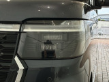 LEDヘッドライトは、点灯の瞬間から最大光量を発揮し、突然暗くなるトンネルなどでの安定感を高めます。