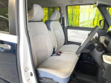 運転席シート廻りは使用感も少なく、良好な状態となっています。前オーナー様が丁寧に使っていたことがよくわかりますね。