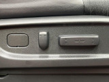 【パワーシート】スイッチ一つで簡単にシートの微調整が可能!電動だから力もいりません!快適なシートポジションにセットして、快適なドライブをお楽しみください。