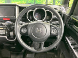 【純正革巻きステアリング】上質な革を使用することで、手にしっかり馴染みとても運転しやすいハンドルです♪