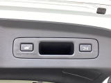 ハンズフリーアクセスパワーテールゲート(予約クローズ機能付き)予約ボタンを押していればスマートキーを持って車から離れると開閉ボタン操作をしなくてもテールーゲートドアが閉まります