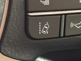 【レーントレーシングアシスト】高速道路走行時、車線からはみ出しそうになるとレーンの中央を走るようにステアリング操作をアシスト。より安全な運転をサポートしてくれます!