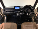 【前方視界】開放的な前方視界!運転がしやすく疲れにくいです♪窓が大きく、見通しがとっても良いおクルマですよ♪