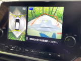 【アラウンドビューモニター】専用のカメラにより、上から見下ろしたような視点で360度クルマの周囲を確認することができます☆縦列駐車や幅寄せ時に活躍してくれます♪