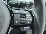 ◆アダプティブクルーズコントロール◆予め設定した車速内でクルマが自動的に加減速。前走車との適切な車間距離を維持しながら追従走行します。【LKAS】車線維持支援システムでステアリング操作を支援。