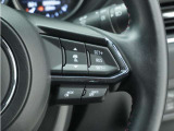 ◆アダプティブクルーズコントロール◆予め設定した車速内でクルマが自動的に加減速。前走車との適切な車間距離を維持しながら追従走行します。【LKAS】車線維持支援システムでステアリング操作を支援。