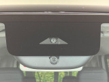 【インテリジェントエマージェンシーブレーキ】フロントカメラで前方の車両や歩行者を検知。衝突しそうな時は衝突被害軽減ブレーキが作動、衝突回避をサポート。より安全にドライブをお楽しみいただけます。