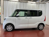 【スマートアシスト搭載車】 衝突回避支援ブレーキ機能(対車両・歩行者)、衝突警報機能(対車両・対歩行者)、誤発信抑制制御機能などの機能で安全な運転をサポートします