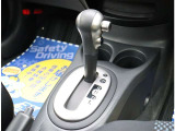 お客様のニーズを想像しながら、『見て』『触って』『体感』が出来るように仕入れ活動を行っております。
