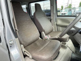 お車の販売と共に、自動車保険もご紹介しております。 弊社取り扱い会社と同じであれば日産独自のサービスもあります。