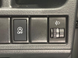【オートエアコン】一度お好みの温度に設定すれば、車内の温度を検知し風量や温度を自動で調整。暑い&hellip;寒い&hellip;と何度もスイッチ操作をする必要はありません。快適な車内空間には必須の機能ですね♪