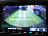 バックカメラの画像です。ガイドラインがスムースな車庫入れをサポートいたします。車庫入れの安心感がアップしますね。