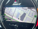 ●純正ナビ:一体感のあるナビは、高級感ある車内を演出してくれます。オーディオ機能も充実しておりますので、運転もより楽しめます♪