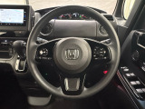 ハンドルにHondaセンシング系のクルーズコントロールやレーンキープアシストなどのスイッチと、オーディオの操作スイッチが装備されています。ハンドルから手を離さず安全に操作できます。