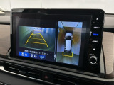 全方位モニターがついています! 車の周囲を360&deg;安全確認できるので、普段の駐車はもちろんの事、縦列駐車や幅寄せの際にも活躍してくれますよ。