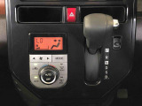 温度を設定すれば、自動で車内の温度管理をしてくれる優れものです♪ATミッションで運転楽々