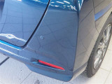 《インテリジェンスクリアランスソナー》駐車時など、低速走行時における衝突を緩和(ブレーキとアクセルを踏み間違えても、被害軽ブレーキをかける装置です。
