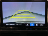 【バックカメラ】運転が苦手な方も車庫入れラクラクです!ギアをリバースに入れれば自動的に切り換わりますので、面倒な操作は不要です♪狭い駐車場もお車を傷つけず安心ですね!