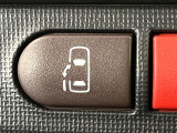 【パワースライドドア】スマートキーや運転席のスイッチでスライドドアの開閉が可能♪電動だから力を入れてドアを開ける必要が無く、小さいお子様でも、重い荷物を持っている時もラクに開け閉めできます♪