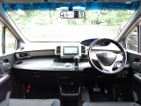 開放感のある運転席まわり!運転席からの視界も良好です!