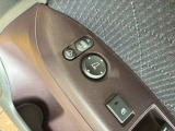 狭い駐車場で便利な電動格納ドアミラーが付いています。