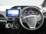 運転席はその車の重要ポイント。ぜひ実際にご乗車ください。お待ちしております。