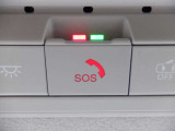 【SOSコール】急病時や危険を感じた時には、SOSコールスイッチを押してください。万が一の事故発生時には、エアバッグ展開と連動し自動通報されます。
