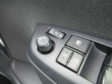 駐車時や狭い道でのすれ違い時に気を使うミラー。電動格納式ドアミラーはそんな時に便利です。