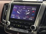【左右独立オートエアコン】左右独立型、いわゆるデュアルエアコンです。運転席と助手席でそれぞれお好みの温度を設定可能です。