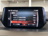 【アダプティブ・LED・ヘッドライト】 ハイ/ロー/ワイドの3種類のLEDライトを常に最適な配光に自動制御します。対向車や歩行者には照射せず、必要な部分にだけ光を当てます。