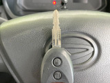 【キーレス】少し離れた場所からでもボタン一つでドアの開錠・施錠ができるのでとっても便利!ドアの鍵穴周りに傷をつけることもありません♪