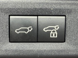 【パワーバックドア】スマートキーや運転席のボタンを押すだけでリアゲートが自動で開閉します!荷物を持っている時や、高い位置にあるバックドアを閉める際に便利な機能です♪