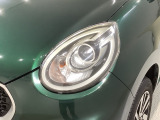 LEDヘッドライトは、点灯の瞬間から最大光量を発揮し、突然暗くなるトンネルなどでの安定感を高めます。