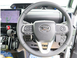 『1台』のお車に対して、3名体制で日々議論を重ね仕入れを行っております。