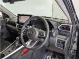 見通しのよいすっきりとした視界で、誰でも運転しやすいです。運転のしやすさは疲れにくさにも繋がりますよ♪