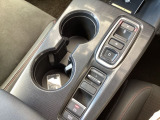 ワンアクションでスムーズな運転を支援する、エレクトリックギアセレクターに、パーキングブレーキは、電子制御パーキングブレーキです。