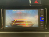 【バックカメラ】 駐車時に車両後方の様子を見ることができるので、運転の不安を軽くします。