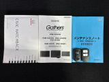 スマートキーは鍵をバッグに入れたままでもドアロックの開閉やエンジンのON・OFFができます。夜間や雨の日も鍵を探さなくて良いので便利です。