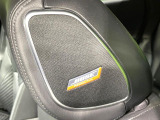 【BOSEサウンドシステム】メーカーオプションの高品位サウンドシステムを搭載。専用のチューニングが施された大小様々なスピーカーから良質なサウンドが奏でられ、臨場感あふれる音響空間を演出します。