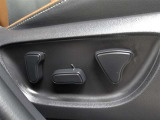 運転席はパワーシートなのでお好みのドライビングポジションに調整可能です♪