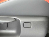 運転時の腰の負担を軽減してくれる電動ランバーサポート装着です。長距離ドライブの強い味方ですね。
