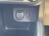 スマホの充電などに、USB端子装備