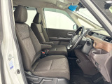 ★フロントシート★ 自然な姿勢のままでいられるシートが、運転しやすさと疲れにくさを感じさせてくれるはずです♪