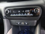 オートエアコンなので車内は一年中快適です♪運転席・助手席ともにシートヒーターが付いているので、寒い日でも快適です♪