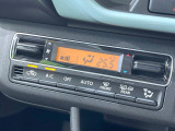 【オートエアコン】一度お好みの温度に設定すれば、車内の温度を検知し風量や温度を自動で調整。暑い&hellip;寒い&hellip;と何度もスイッチ操作をする必要はありません。快適な車内空間には必須の機能ですね♪