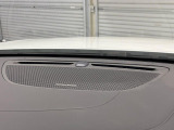【harman kardon】ハーマンカードンのHi-Fiスペシャリストと共に、モデル別に開発・設計された専用チューニングが臨場感溢れる音響空間を実現しています。